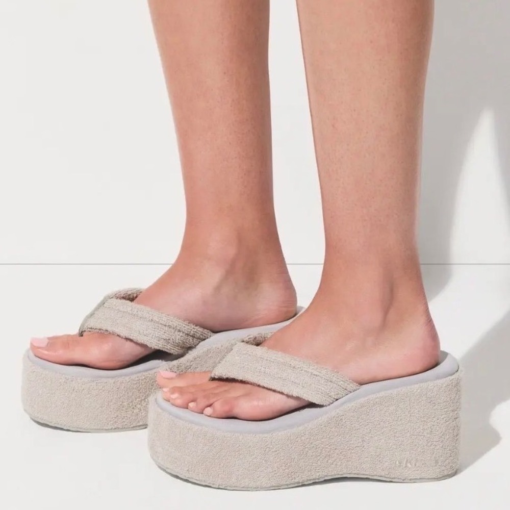 SKIMS Terry Platform Sandals Bone Off-White Wedge Thong EU 39 US 8.5 Kim K